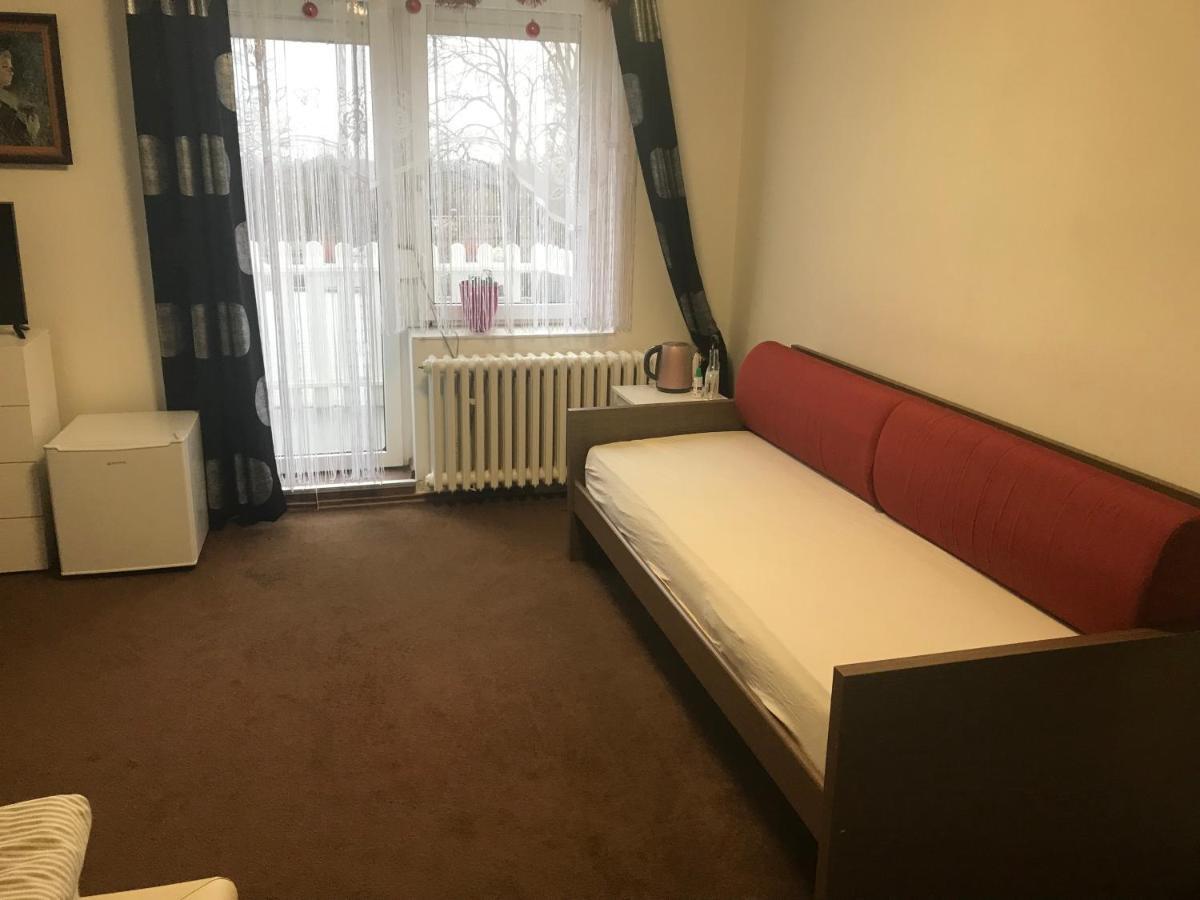 Homestay U Hanky Zdiby Exteriör bild