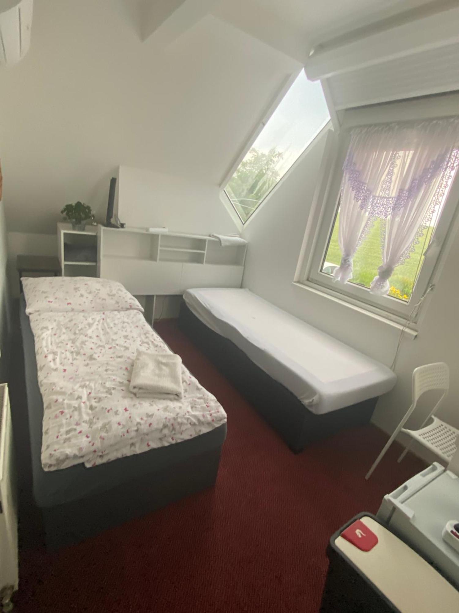 Homestay U Hanky Zdiby Exteriör bild