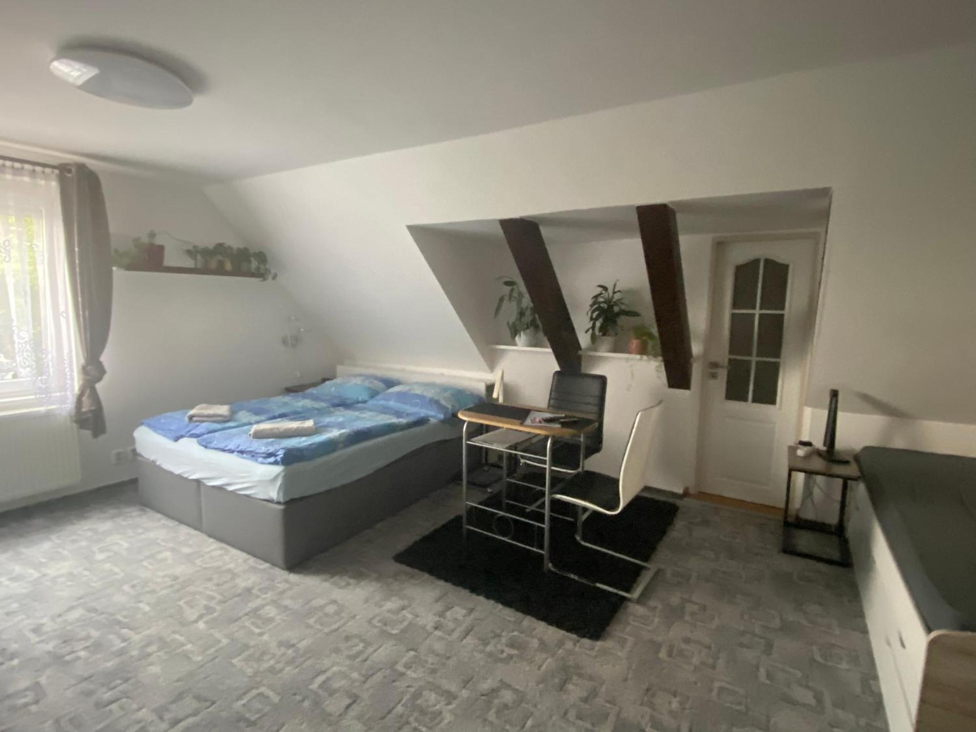 Homestay U Hanky Zdiby Exteriör bild