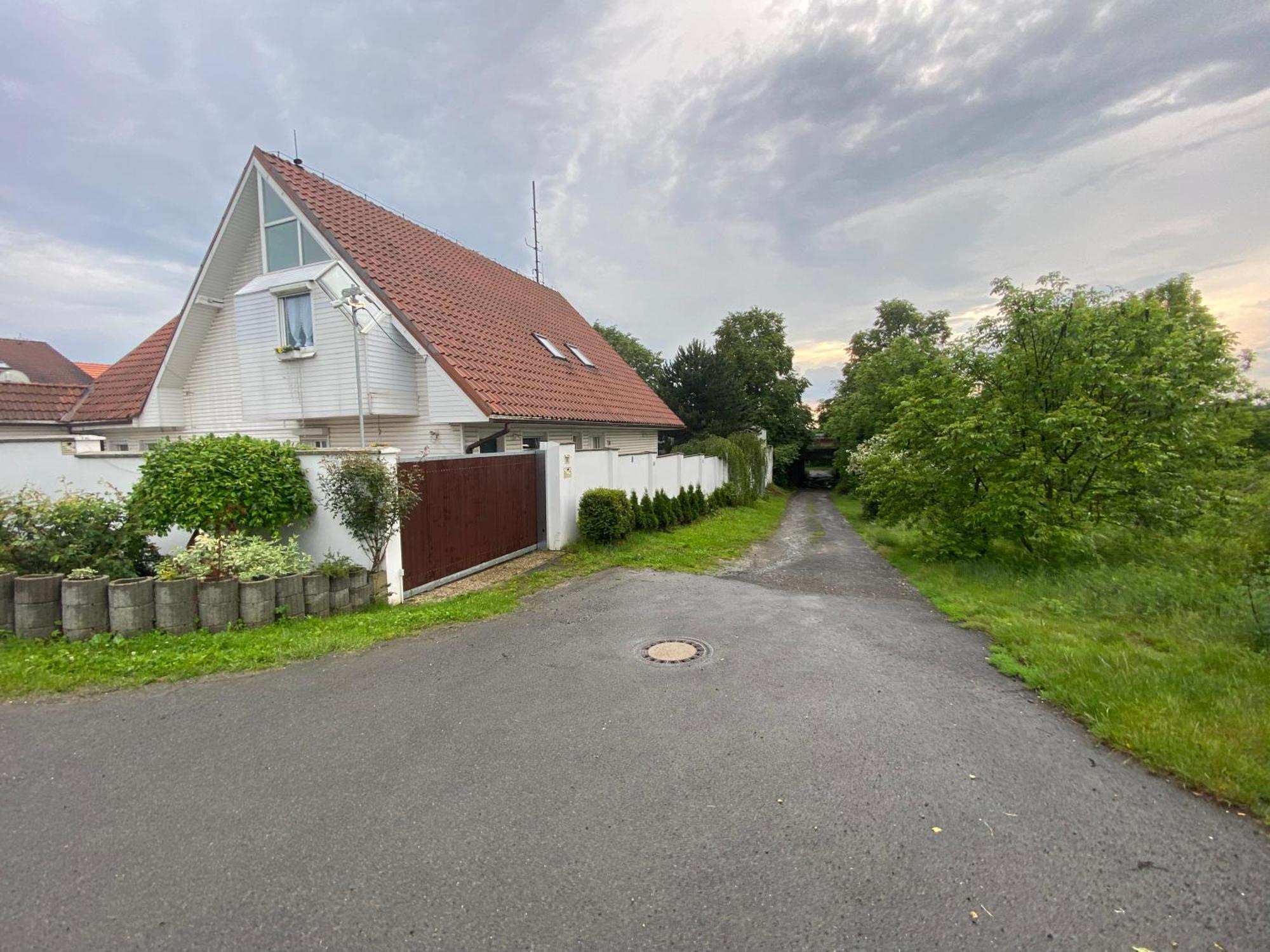 Homestay U Hanky Zdiby Exteriör bild