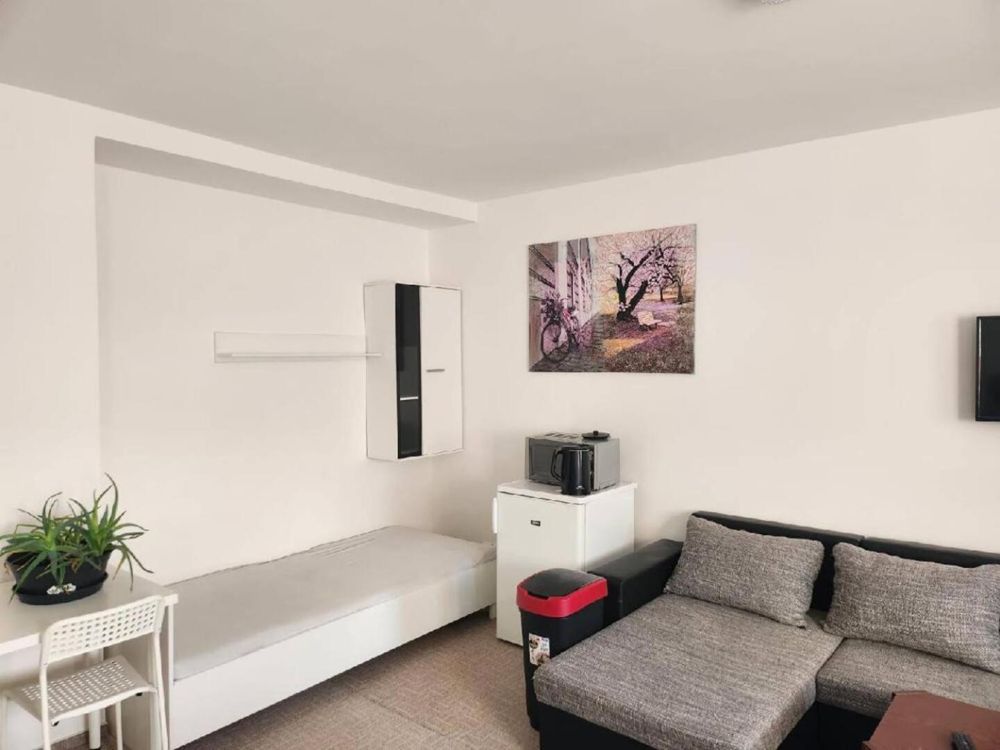 Homestay U Hanky Zdiby Exteriör bild
